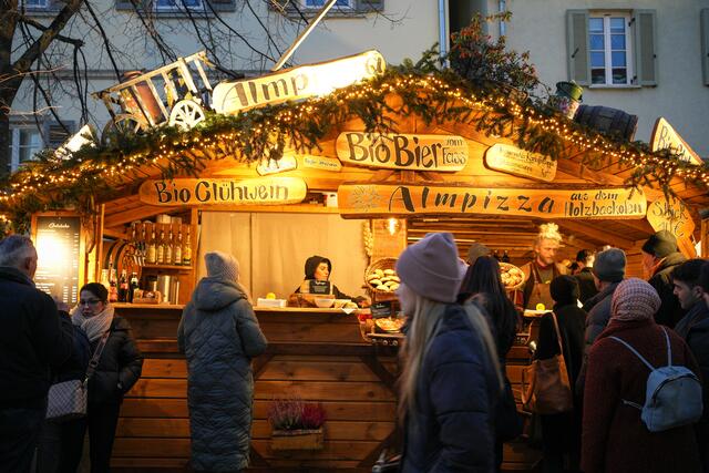 festlich geschmückter Stand | Foto: Ulrich Seidel