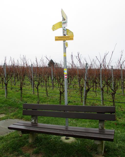 Der Österreichische Neckarblick, wer weiß für was A - E - I - O - U  steht? | Foto: Wandern Gaby Erich