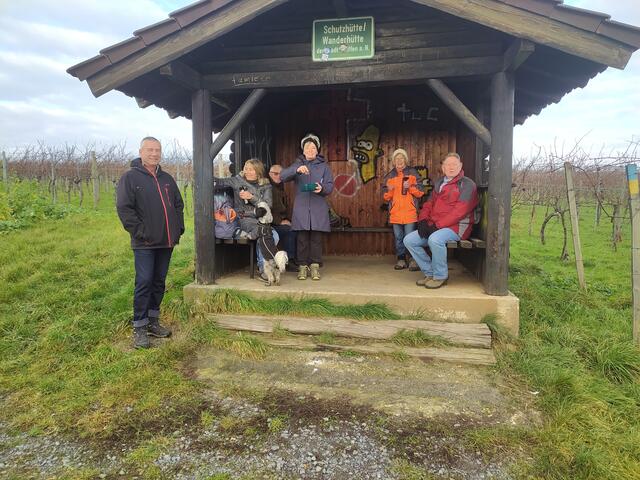 Die kleine Schutzhütte in den Weinbergen ist wunderbar für unsere Rast.  | Foto: sigischlottke
