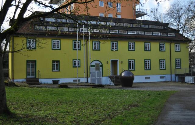 Die Farben machen das alte Kutscherhaus zum Hingucker. | Foto: Daniela Somers