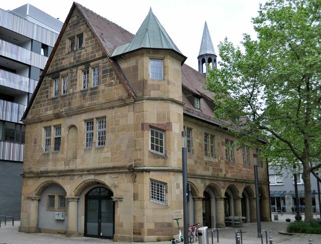 Das Fleischhaus. Dahinter das Marrahaus. Ich finde die Fassade mit den vielen Rundbögen sehr schön. | Foto: Daniela Somers
