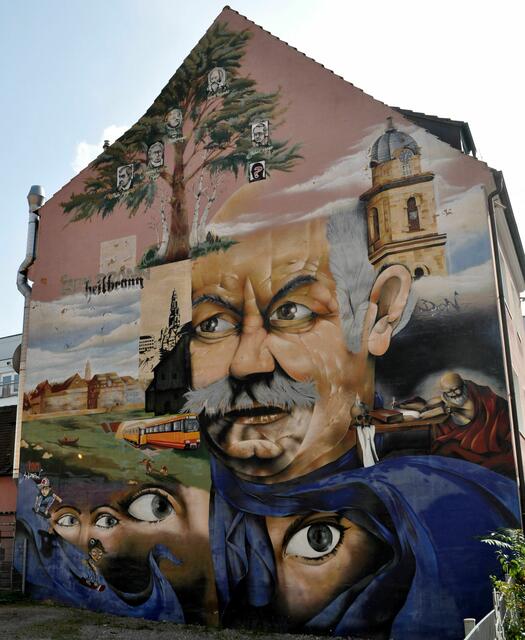 Dieses Haus steht neben der Kirche in der Sülmerstraße. Leider nicht im richtigen Format fotografiert und somit nichts fürs Gewinnspiel. Aber ich musste es trotzdem rein nehmen. | Foto: Daniela Somers