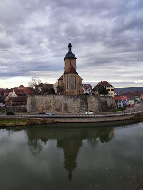Regiswindis Kirche, Spiegelung im Neckar | Foto: Aurelia Kling