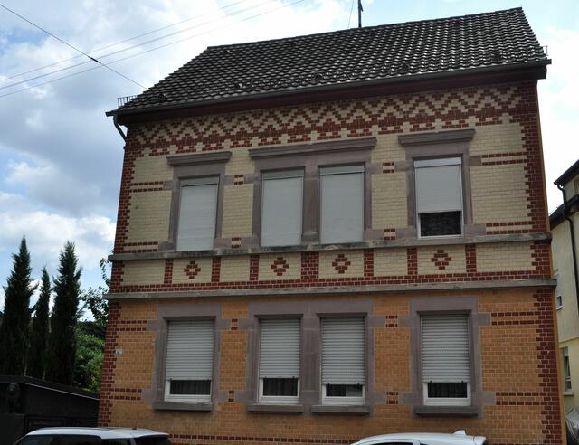 Eines der vielen Häuser in Böckingen die noch mit den Ziegeln der alten Ziegelei gebaut wurden. Die Häuser haben verschiedene Muster. (Klingenbergerstrasse 147) | Foto: Daniela Somers