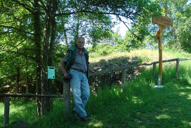Hans Zweig am Aufgang zu seiner oberen Hütte | Foto: Martin Feucht