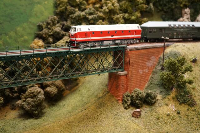 DR-Baureihe 119
Als Karpatenschreck werden oder wurden vor allem in der Umgangssprache der DDR folgende Fahrzeuge aus rumänischer Produktion bezeichnet: | Foto: ECH - Helmut Epp