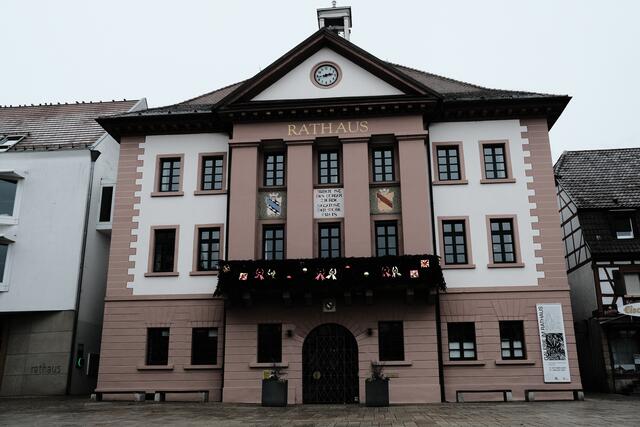 Rathaus (1824/1825) im Weinbrenner-Stil | Foto: Petra Wagner