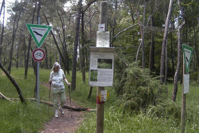 Pfad in das Naturschutzgebiet. Fahrräder sind verboten. | Foto: Martin Feucht