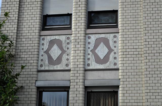 Mal eine neuzeitliche Verzierung der Fassade. | Foto: Daniela Somers