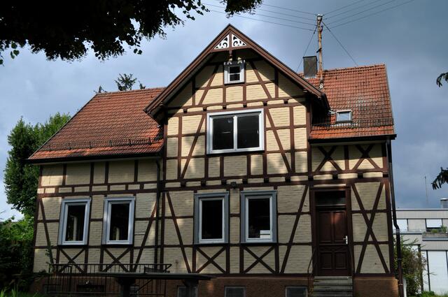 Und noch ein Haus in Fachwerkbauweise. Leider habe ich keine Informationen dazu. Aber ich glaube es war mal ein Kindergarten. | Foto: Daniela Somers