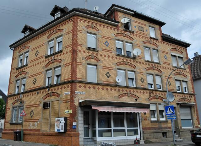 Klingenberger Str. 34. leider gibt es zu sehr vielen Häusern keine Infos. Aber es ist erstaunlich wie viele Häuser es mit diesen Ziegeln und den verschiedenen Mustern gibt. | Foto: Daniela Somers