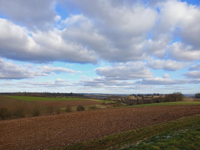 Von der Höhe tolle weite Ausblicke über's Land.  | Foto: sigischlottke