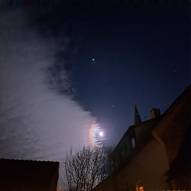 Regenbogen bei Nacht. | Foto: Von mir am 14.01.2025 mit dem Handy fotografiert.