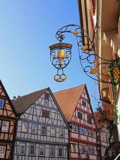 Diese wunderschönen Café- oder Wirtshaus-Schilder gefallen mir sehr gut.   | Foto: sigischlottke