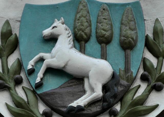 Wo kann man dieses Pferdchen bewundern?
Anne hats gewusst. Das Wappen ist am alten Rathaus Kochendorf. | Foto: Daniela Somers