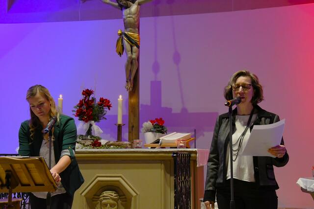 Zwischendurch gab es Texte und Beiträge von den Hospizbegleiterinnen | Foto: JuKo