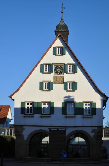 Bis 1971 war es Rathaus. 1991 wurde es renoviert und nutzt nun dem Vereins- und Kulturleben der Gemeinde. | Foto: Daniela Somers