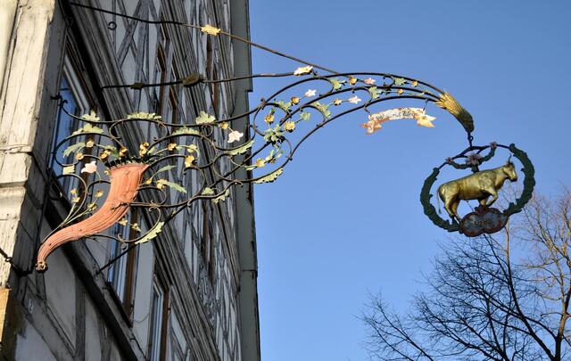 Wirtshausschild Gasthaus Ochsen von 1988. | Foto: Daniela Somers
