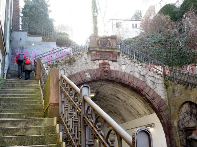 Staffelanlage am Schwabtunnel, leider wie so vieles verschmiert und im Gegenlicht aufgenommen | Foto: WandernGabyErich