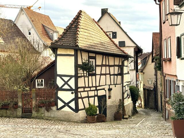 Wie heißt das Gebäude?
Bügeleisenhaus | Foto: Heide Böllinger aus Bad Friedrichshall