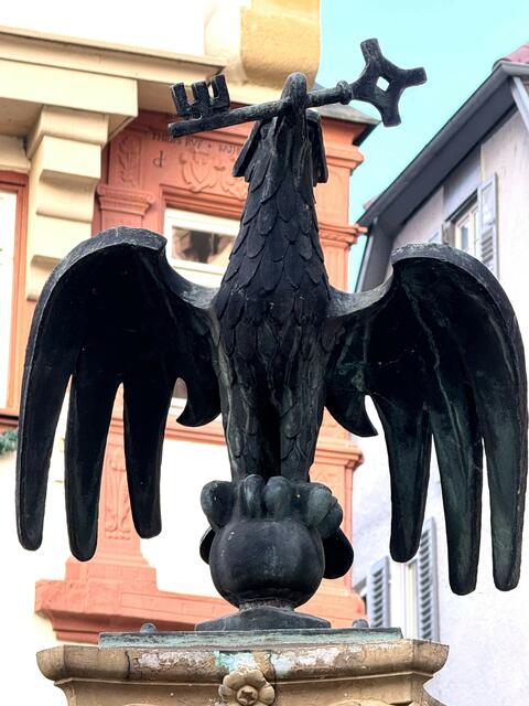 Wo finden wir diesen Vogel
Adlerbrunnen | Foto: Heide Böllinger aus Bad Friedrichshall
