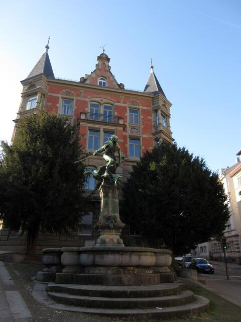 Der Gänsepeterbrunnen. Die Anlage diente früher dazu die Zugpferde nochmal zu erfrischen, bevor es den steilen Hasenberg hinauf ging. | Foto: WandernGabyErich