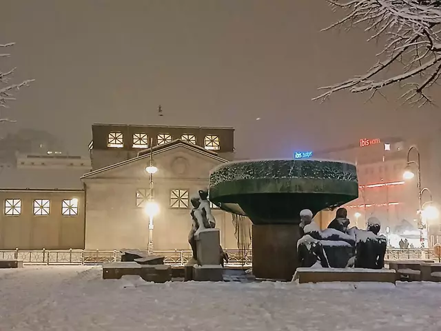 Der Südbrunnen beim KaDeWe inmitten der weißen Pracht.  | Foto: sigischlottke