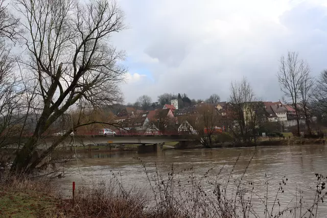 Kocher mit Blick auf Altstadt Forchtenberg | Foto: Marga Specht