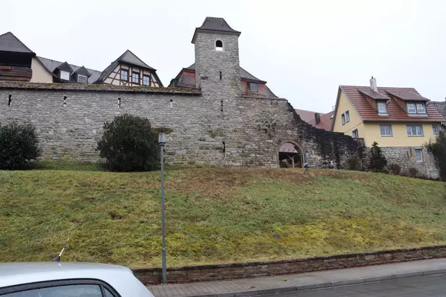Stadtmauer mit Turm | Foto: Marga Specht