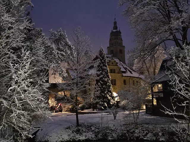Neuensteiner Stadtkirche  im Hintergrund 1 | Foto: Heinrich Brehm