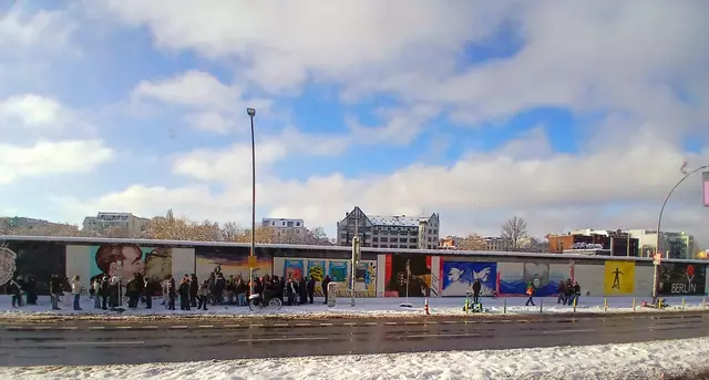 Ein ganz kleiner Teil der East-Side-Galery - Überreste der Berliner Mauer.   | Foto: sigischlottke