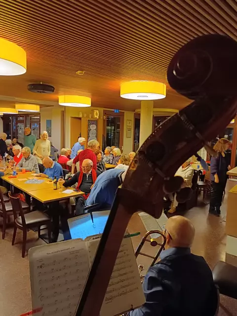 Die zahlreichen Besucher der Veranstaltung konnten sich in der Pause mit Getränken versorgen. | Foto: privat