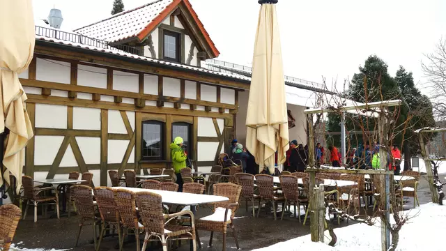 Ein Idealer Platz mit Aussicht bei der Vesperpause - der Amalienhof. | Foto: Isolde Reitz