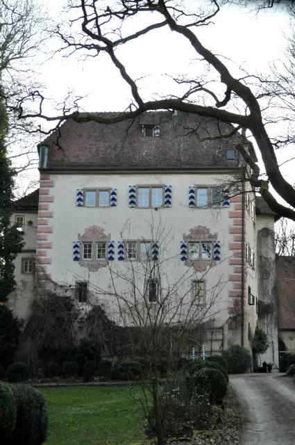 Das Schloss wird von Elemente der Renaissance und des Barock geprägt. Das Tor war geschlossen und das Schloss ist in Privatbesitz.  | Foto: Daniela Somers