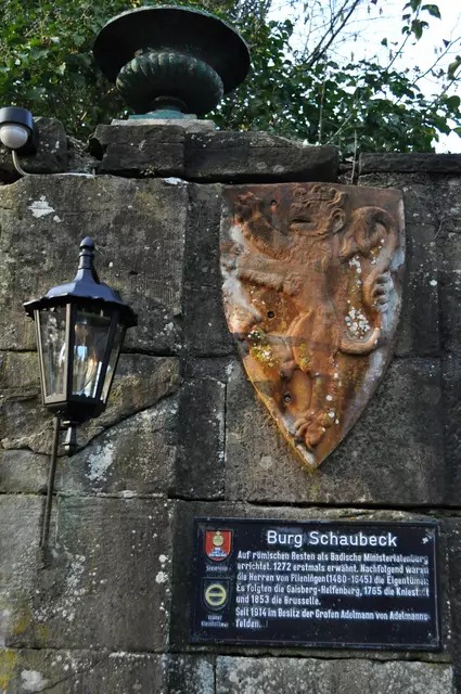 Am Eingangstor zum Burggelände | Foto: Daniela Somers