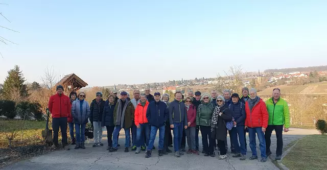 Gruppenbild vor der Weinstube Bayer | Foto: privat Sibylle Tröber