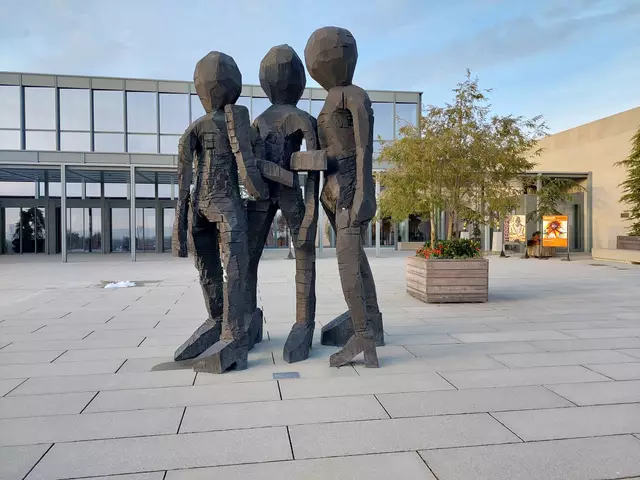 Skulpturen am Eingang  | Foto: Kneipp Verein Heilbronn