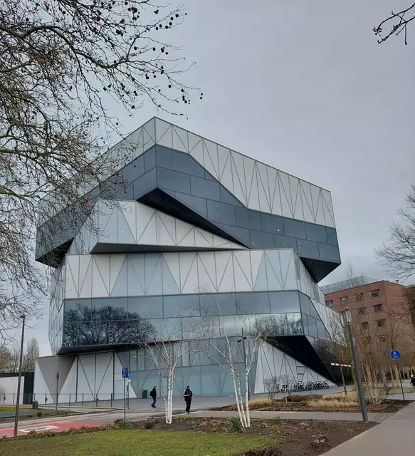 Noch ist der Blick auf die eindrucksvolle Architektur der Experimenta  frei zugänglich. | Foto: Foto privat