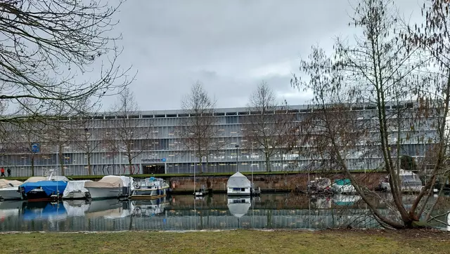 Das Experimenta-Parkhaus mit Yachthafen- gespiegelt im Alten Neckar ist wunderbar anzusehen. | Foto: Foto privat