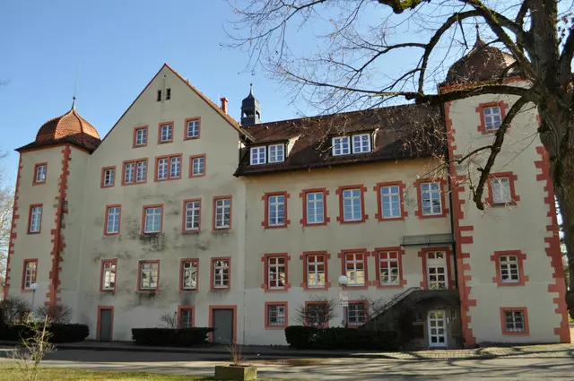 Von jeder Seite sieht das Schloss ein bisschen anders aus. | Foto: Daniela Somers
