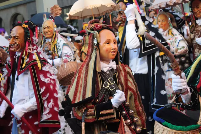 Fransenkleid | Foto: Sandra Martines