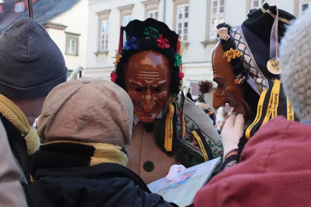 Schantle stellt Zuschauern Fragen | Foto: Sandra Martines