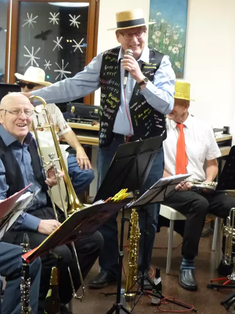 Werner Philipp moderierte die Jam-Session mit humorigen Bemerkungen. | Foto: privat