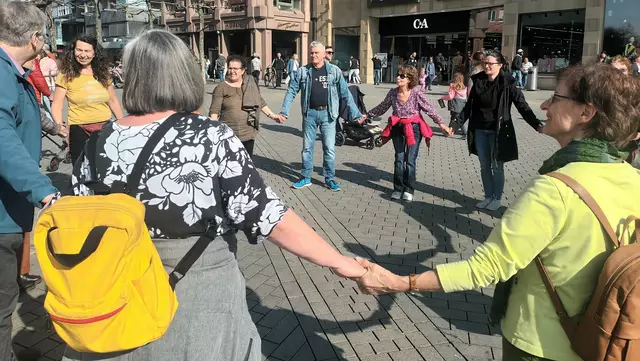 optimistische Stimmung prägte den Internationalen Frauentag am 8.3. auf dem Kiliansplatz | Foto: MLPD