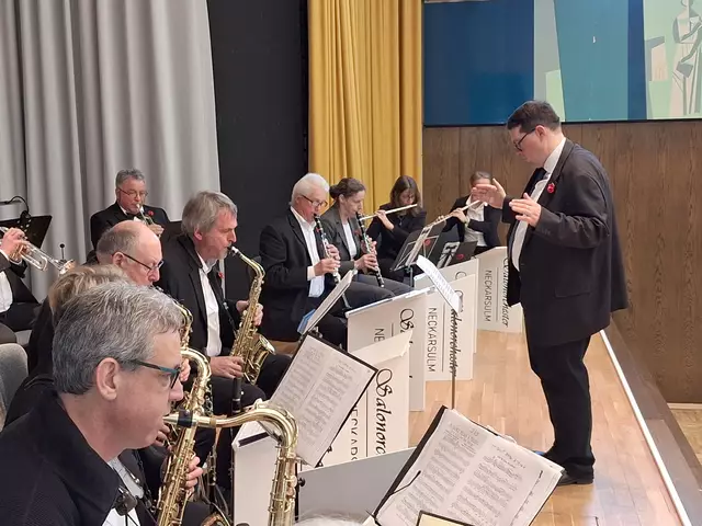 Dirigent Andreas Benz war für die Auswahl der Musikstücke verantwortlich und führte das Orchester souverän auch durch musikalische Klippen..
 | Foto: privat