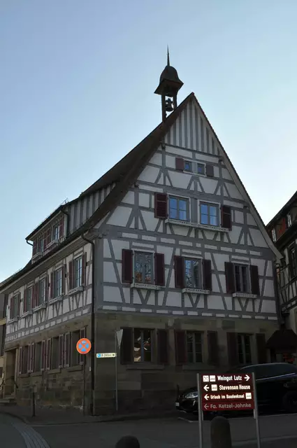 Das alte Rathaus von Oberderdingen wurde um 1550 erbaut. Heute wird es von Senioren, Landfrauen sowie der Volkshochschule und der Jugendmusikschule genutzt. | Foto: Daniela Somers