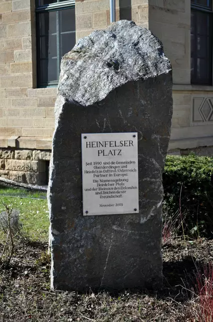Hier am Heinfelser Platz neben der alten Schule kann man auch gut parken. | Foto: Daniela Somers
