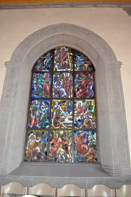 Ein recht aufwändig gestaltetes Kirchenfenster. | Foto: Daniela Somers
