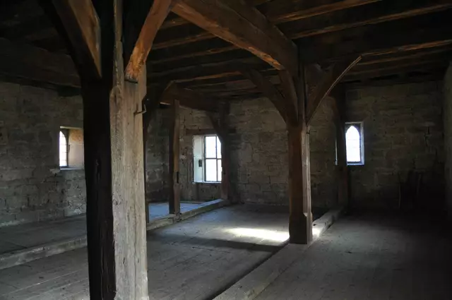 Innerhalb des Steinhauses. (Unterer Teil des Glockenturms). Ein Stockwerk höher als das vorherige Bild. | Foto: Daniela Somers