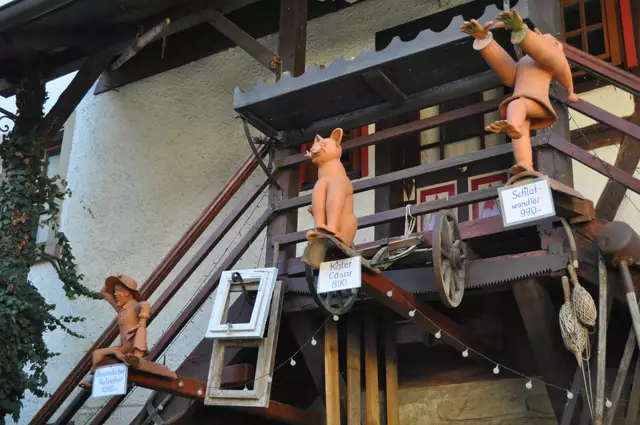 Einige der schönen Dachfiguren kann man so aus der Nähe bewundern. | Foto: Daniela Somers